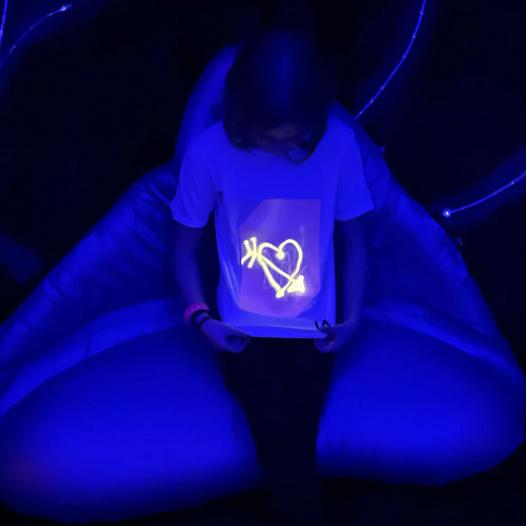 Children'S Interactive Glow in the Dark T-Shirt in White & Pink Glow